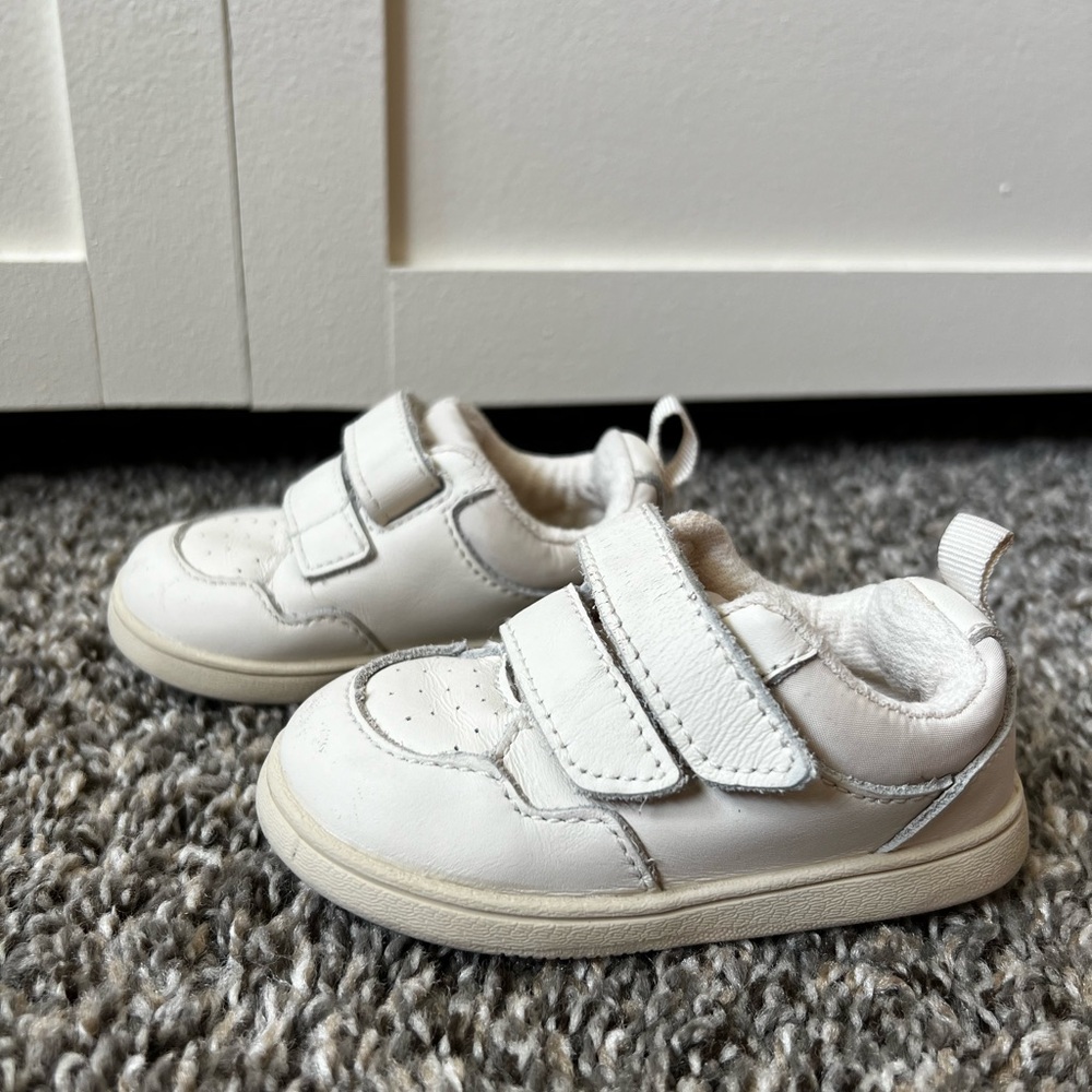 Zara Baby Cream Doube Strap Velcro Sneakers Infant Size 4